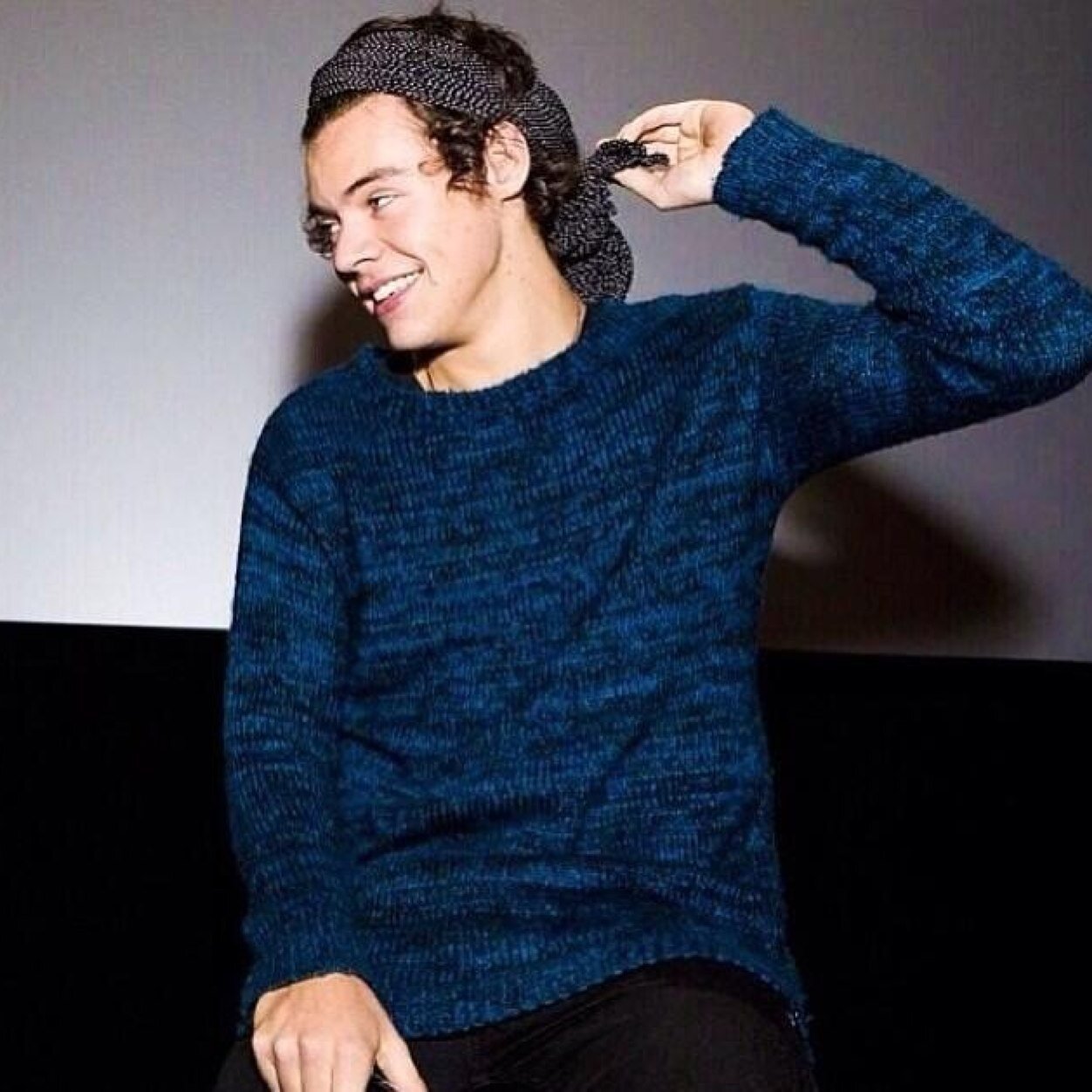 Hey I'm Harry! Um well get to know me! I dont bite(; |Single| |fl|