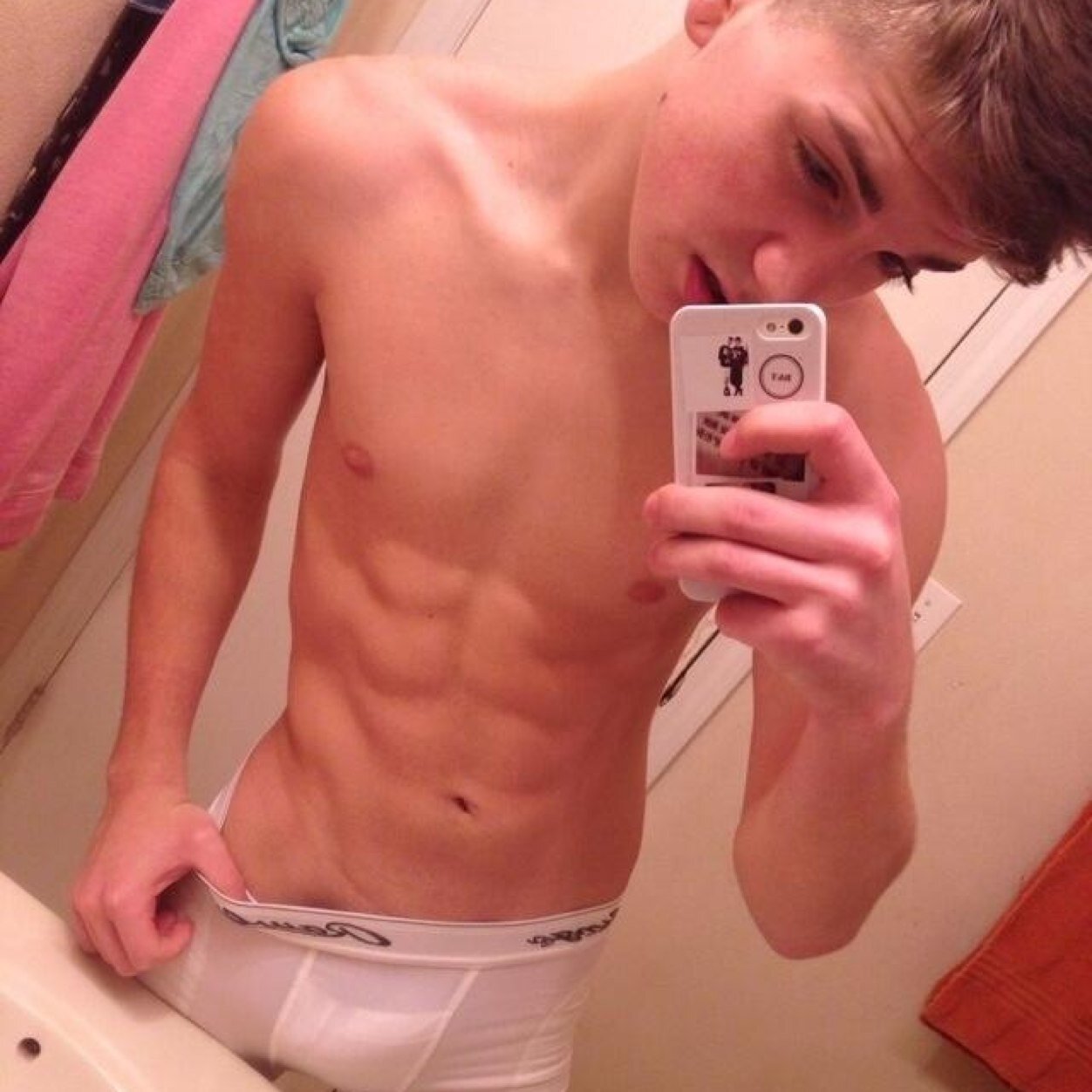 Email gay confessiona to confessionalgay@gmail.com anonomusly :) Kik: confessionalgay Send pics, gay confessions, ANYTHING!