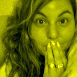 msosaluna's profile picture. Cristiana. Entrepreneur. Internet lover. La elegancia no es mi mejor virtud. Leer, aprender y crecer son mi pasión. Felizmente casada con @joseblus.