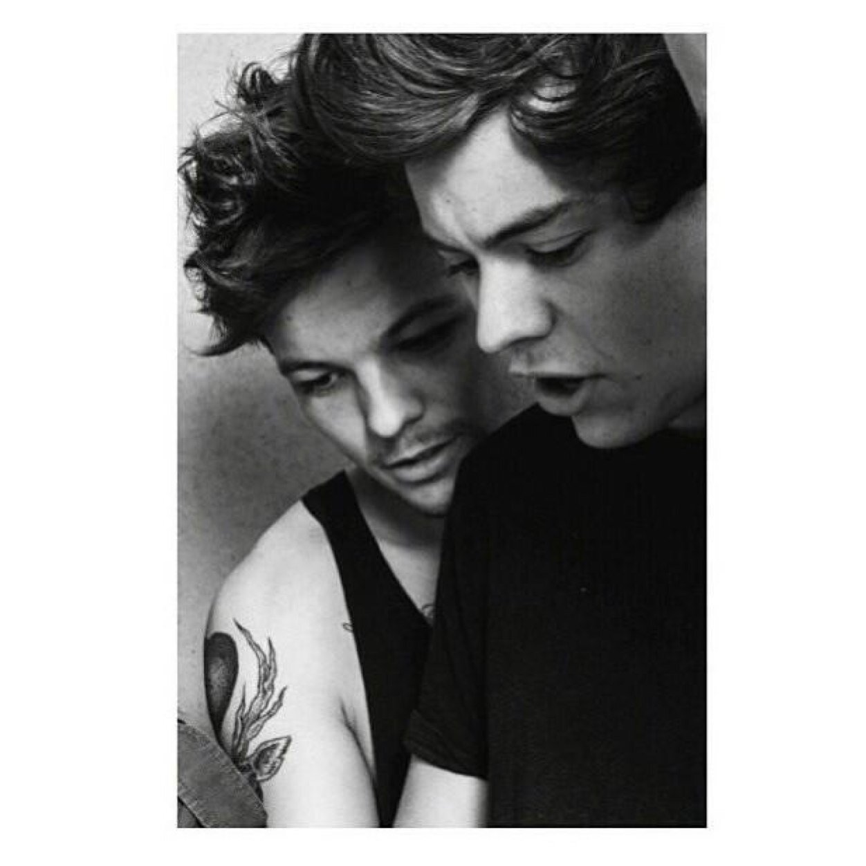 hi please follow my real acc @cuddlemezarry_ :) xx