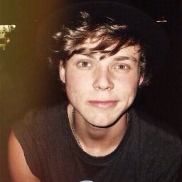 free follow :-) so please go follow @holyshit5SOS and @yaywilljay