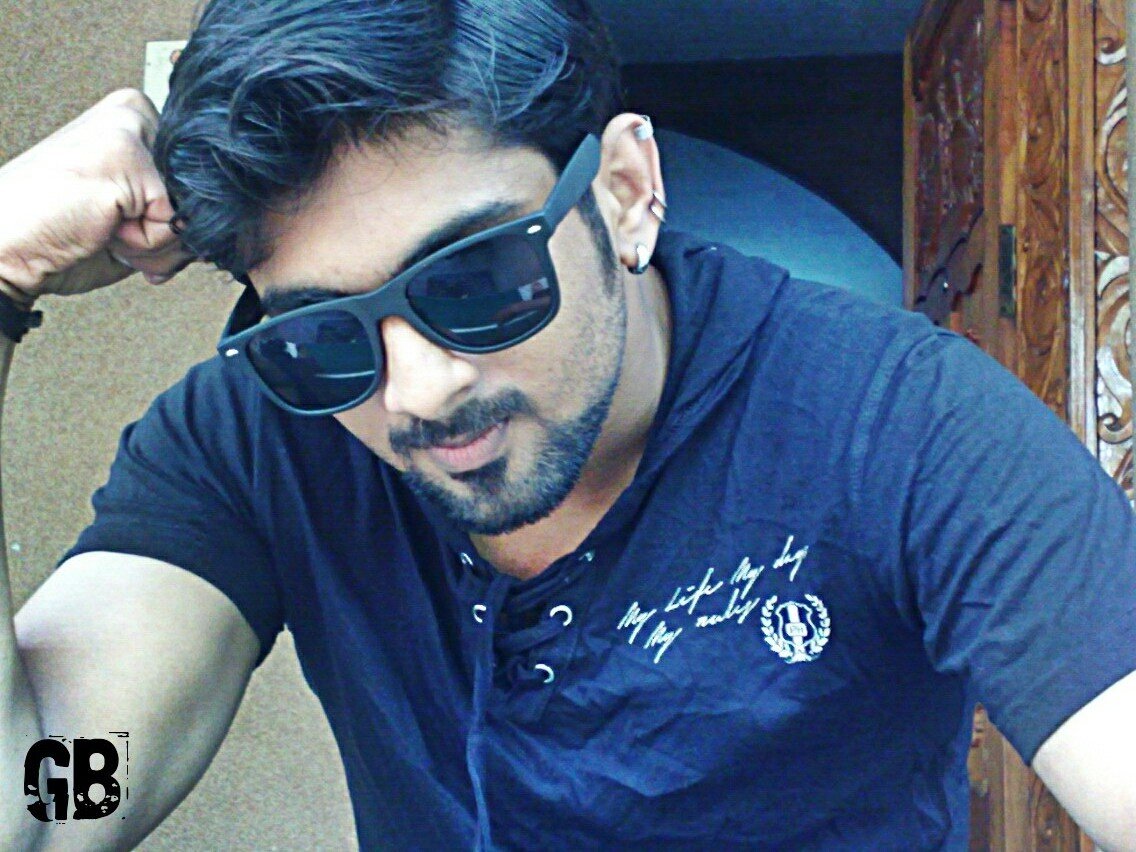 cool and friendly to all
likes all friends