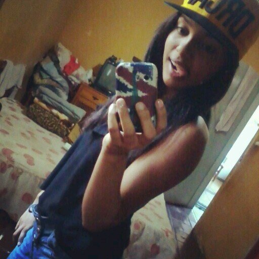 Eu fico feliz sem motivos, fico triste sem motivos e nem eu me entendo. (Sigo de Volta) Sigam também @Jovens_Onlaine ele segue de volta !! beijoss