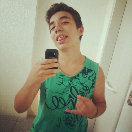 hoje preciso de você com qualquer humor com qualquer sorriso , hoje preciso da  tua presença pra me deixa feliz só hoje / @natalia_carboni tee amoo mooor
