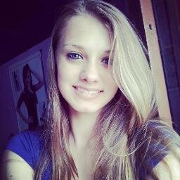 Mas a vida ensina,só eu sei o que passei. A vida não é Fácil,eu sei, eu sigo meu caminho,estou firme,estou ai. Não há nada nessa vida que me faça desistir...