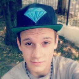 ViniOtavio10's profile picture. Mantenha sua cabeça erguida e faça esses filhas das putas sofrerem.