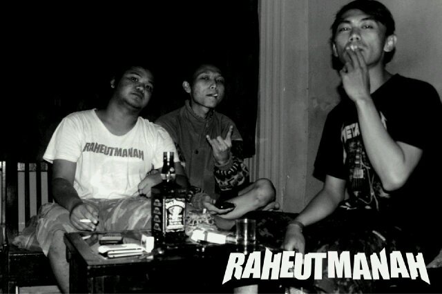 Genre Groove Metal♦Gitaris @sambelgoang19 ♦ gitar/bass/Vokal @ludiana_18 ♦drum @tukiyan_sofyan From Rajagaluh.Majalengka.West Java Indonesia