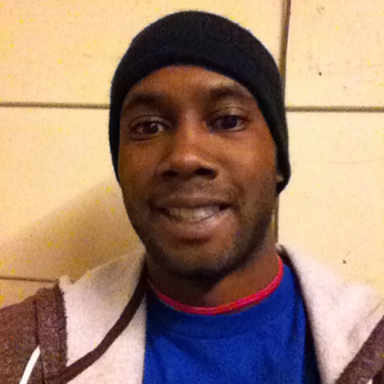 Nick Arnwine 11/20/1988 Food: Hot Wings, Skittles, & Hamburgers.... I love basketball & Football (coll ge) Ne Thing Else Get @ Me!!!