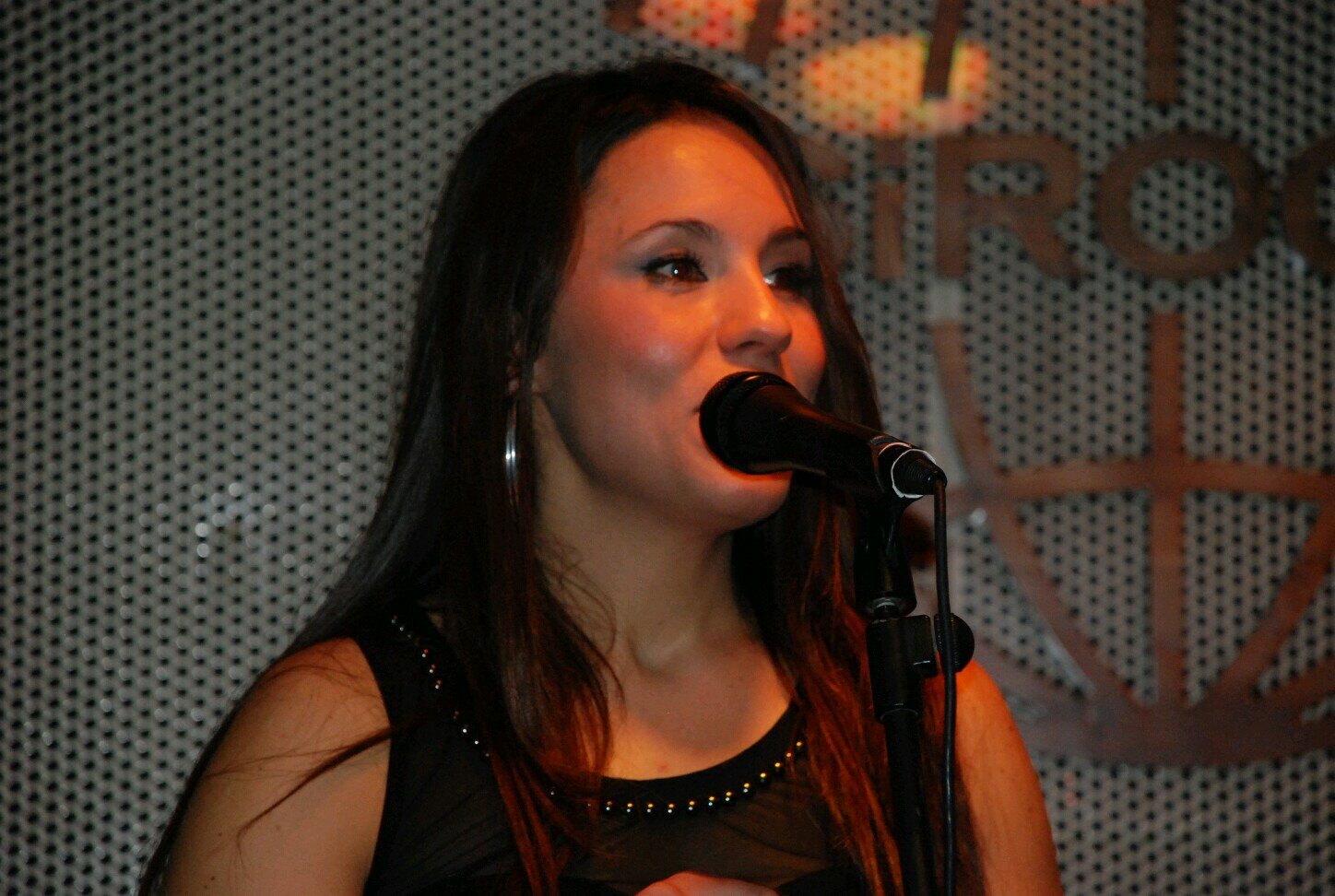 #Cantante. Mi sueño es triunfar en la #música. Me encanta el gospel, soul, blues y deleitar a mis amigos con unas buenas canciones.