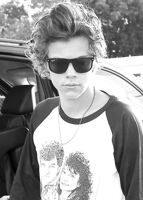 i followed you now please go and follow @harrydasexgodd she follows all back!!
