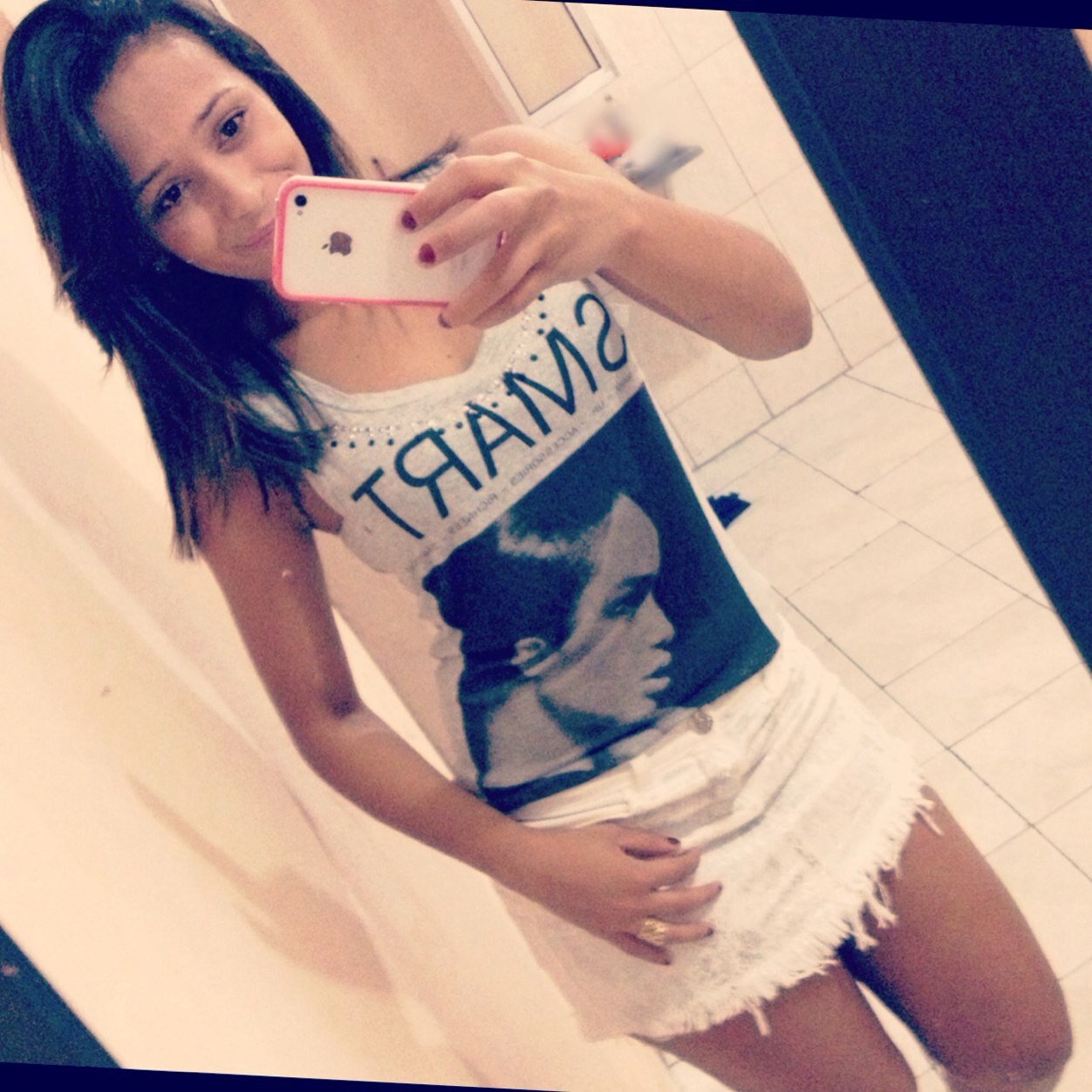 Se ser feliz é uma loucura então eu vivo loucamente.
