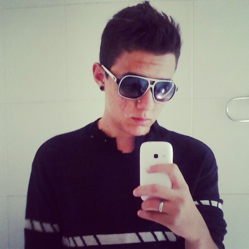 Marcelo_HR15's profile picture. Somente quando encontramos o amor, é que descobrimos o que nos faltava na vida.