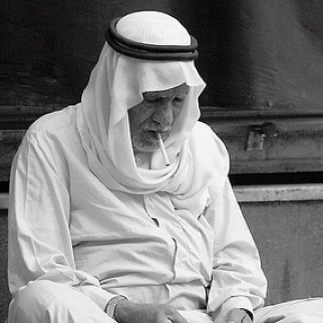 كل البيوت الي أغرد بها لك~ماتكشف الي فالصدر ساتره عنك