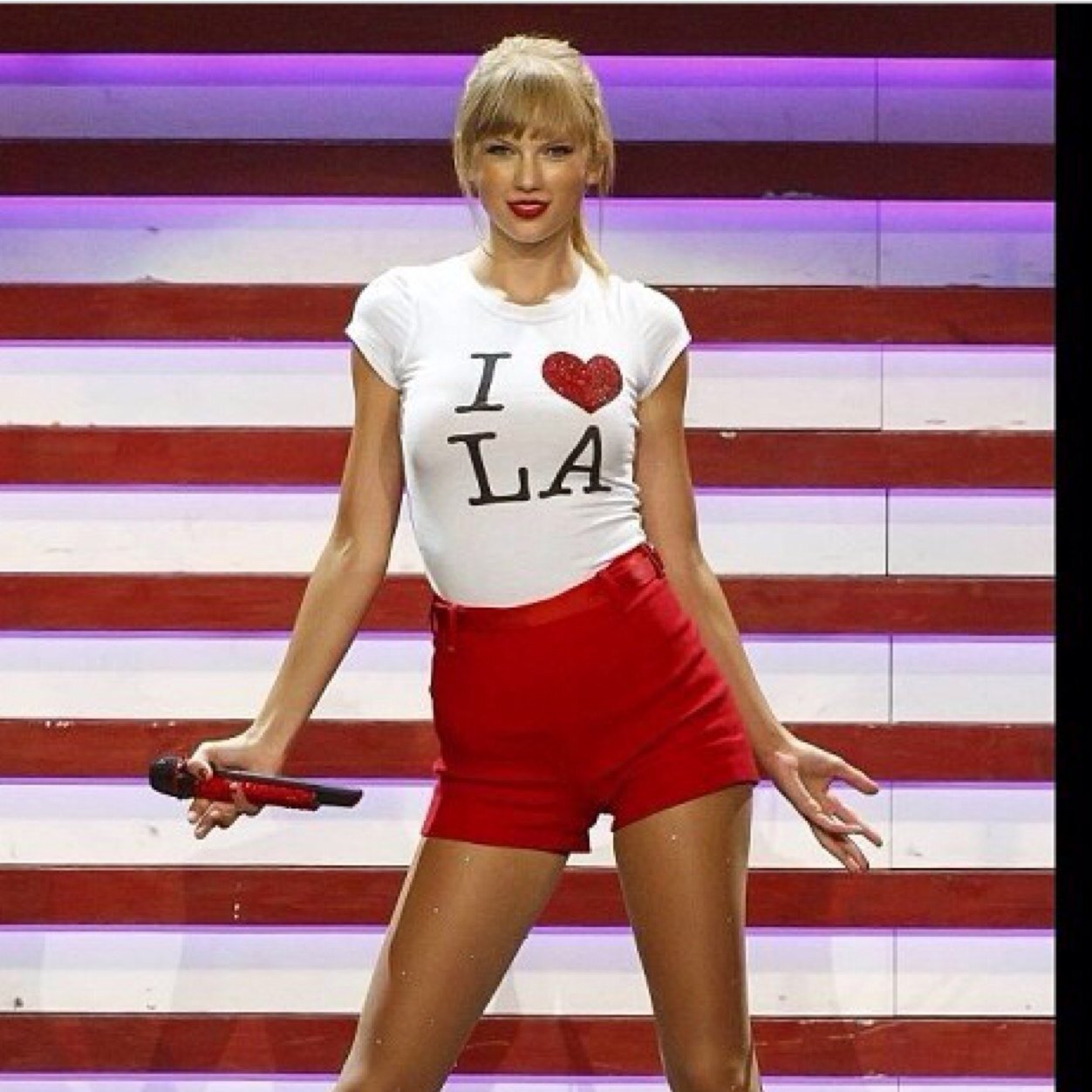 Im just a guy thats jus obsessed with Taylor Swift. BRING ON ALL THE PRETENDERS.