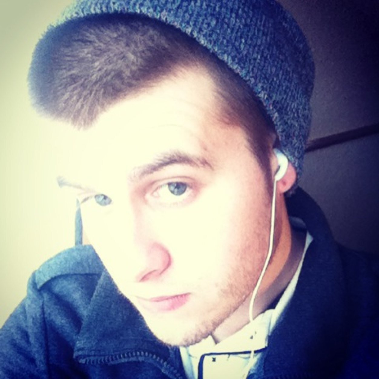 Hai im Shaun aka cupcake 19 Play guitar stream every day on twitch.tv come give me a follow and hang out :D oh and im british http://t.co/XEykb4FaMJ