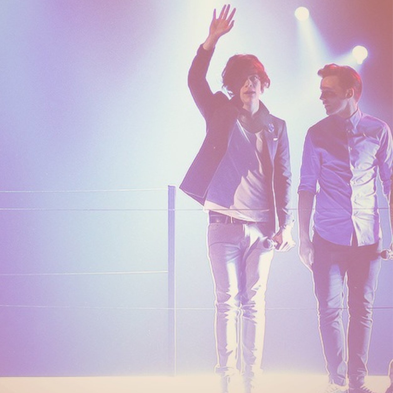 please go folloe @thetommoandhaz (: 
if she doesnt follow back just ask (: