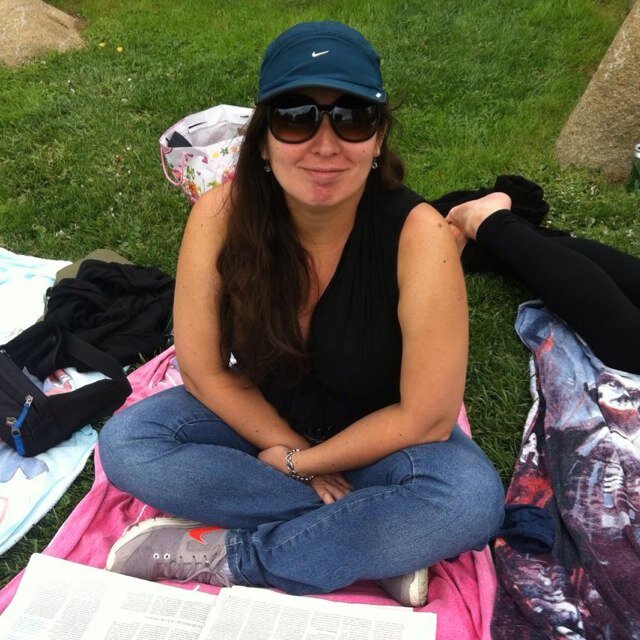 Mujer, esposa, madre, hija, hermana, amiga, sobrina, prima, bromatoxicolover, cinefila, ciudadana, cristiana, chilena, humana