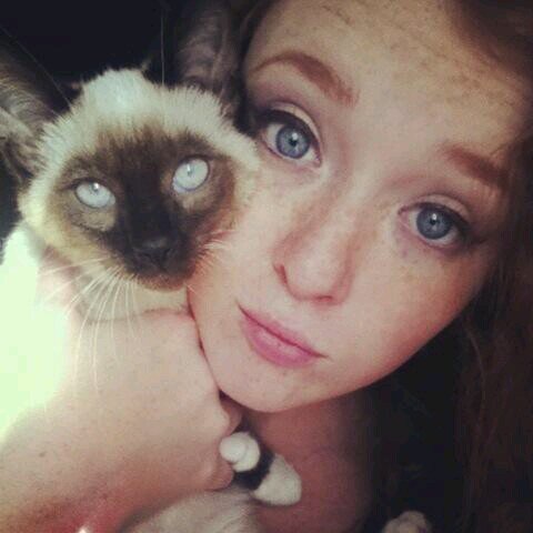 hi im heather i'm  18 i love music ummm thats really it oh my fav bands Paramore, Eminem,flyleaf,Evanescence...