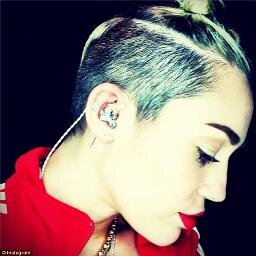 Miley's not a princess, she's a fucking queen. Spending Valentine's day with my idol