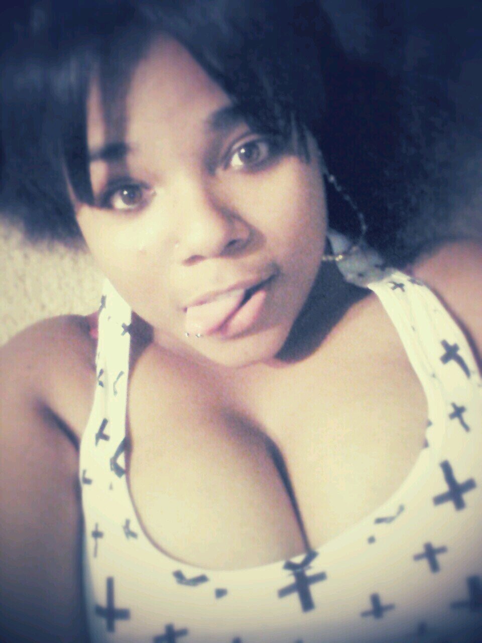 “A wise girl kisses but doesn't love, listens but doesn't believe, and leaves before she is left.”