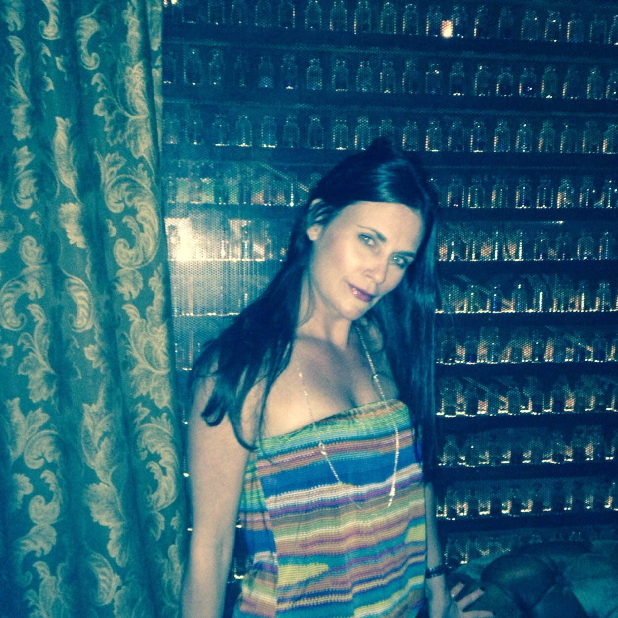A midwest girl living in Orange County, a mom of two, loves fashion, baseball, soccer, & the beach.
