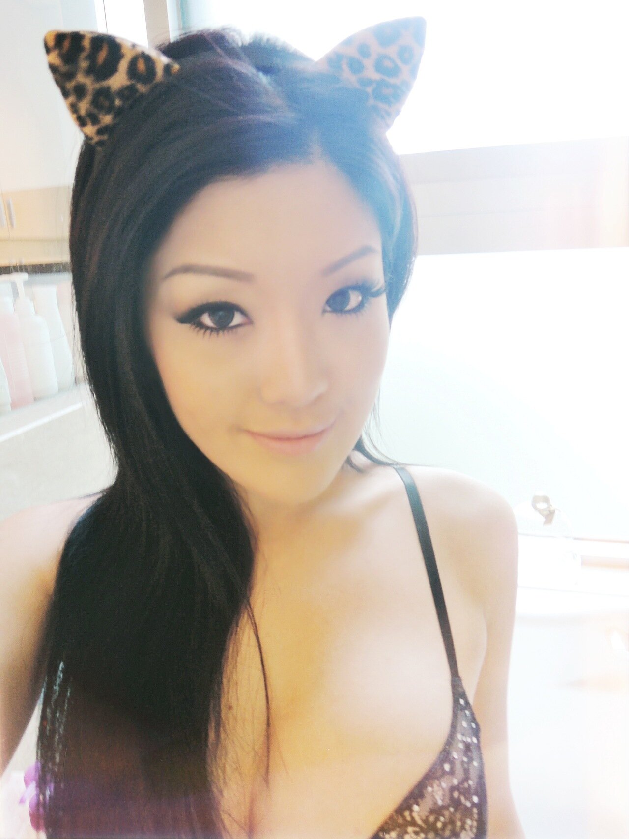 GiuliettaGelbar's profile picture. I think the perfect hugs are when someone hugs me without me asking.