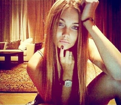 I hate seeing people flirt with the person I love.