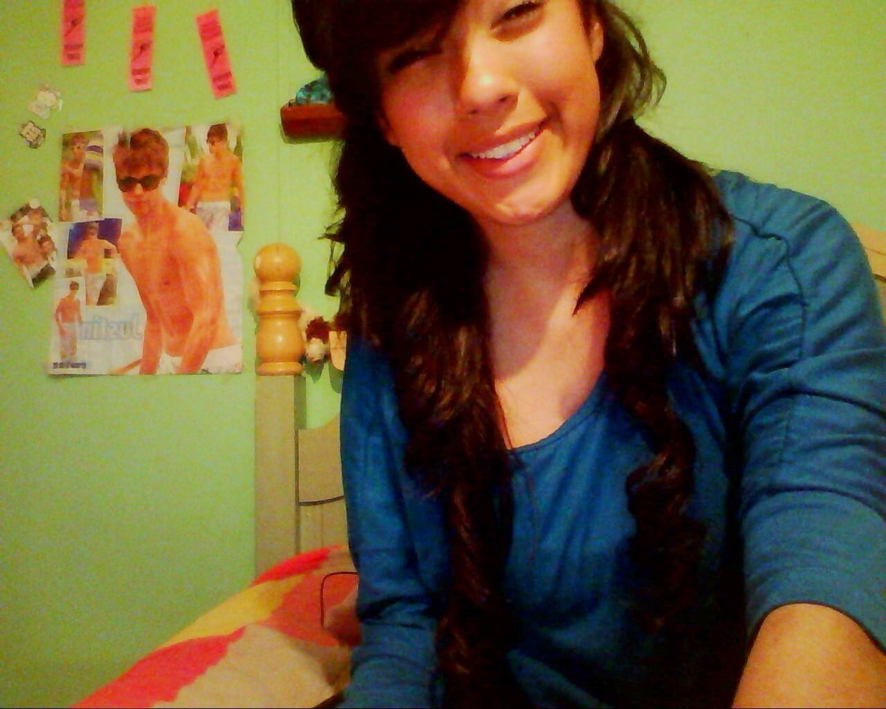 I just want straight teeth and a pretty face and a perfect body and flawless eyes and long hair and everything I'm not