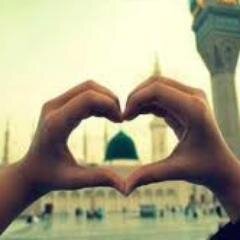 ما أصعب ان تودع انسان قد أحببته والأصعب أن تبتسم له وفي قلبك صوت يصرخ ......      لا تذهب