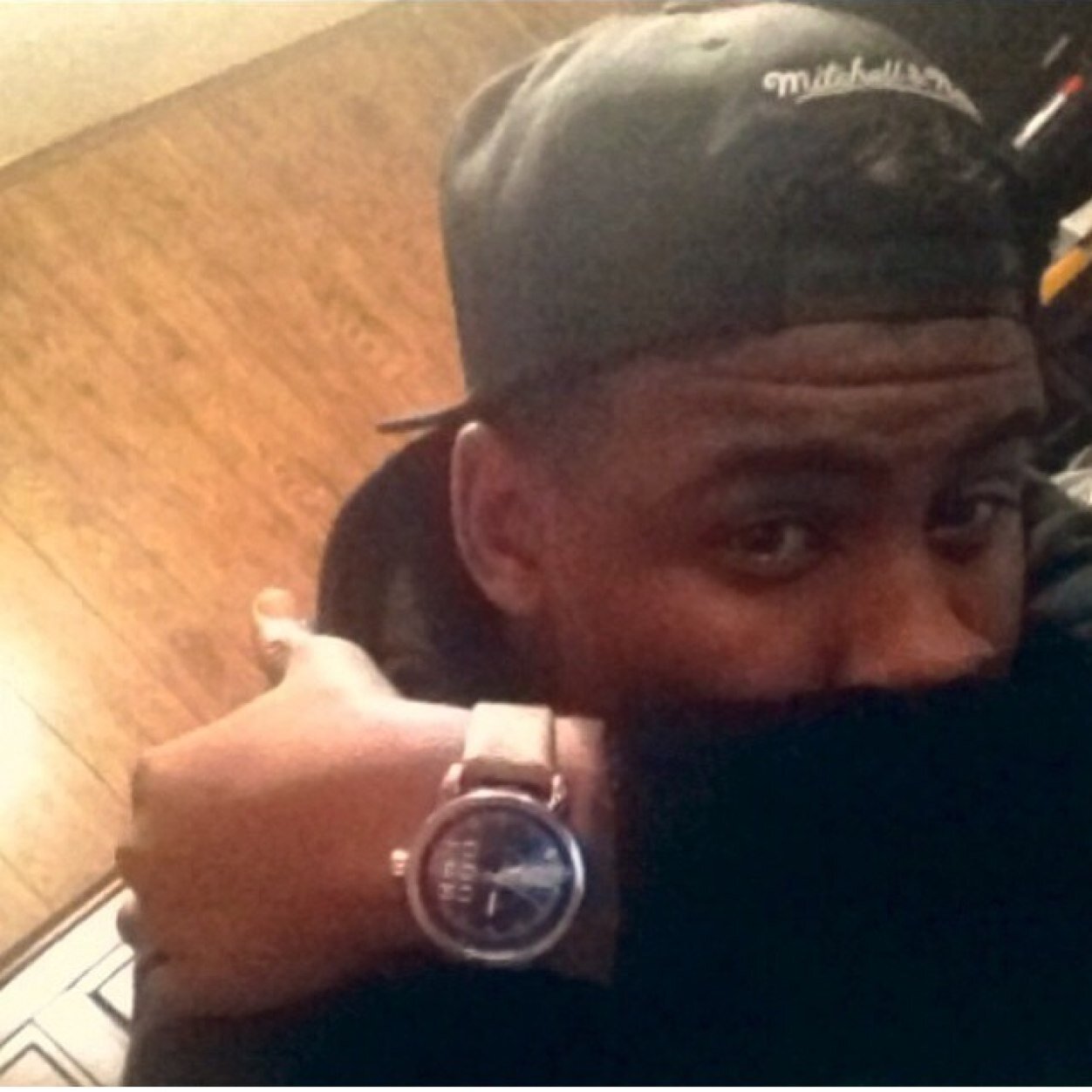 Life isn't about finding yourself. Life is about creating yourself.
Age: 19
Height : 6'3 1/2
I fell in love with my best friend 10/16/13 
Follow me tho !