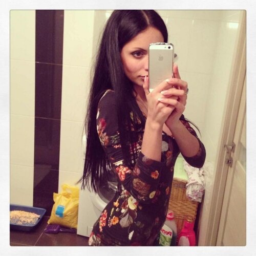 RaniWeir's profile picture. I'm not mad. I'm hurt. There's a difference.