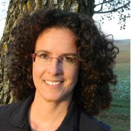 Autorin und Texterin. #HicSuntDracones Sterneköchin für meine Mitbewohner, Draußenmensch, Fantasy addicted, Hispano Hablante ... – Alles aus Leidenschaft!