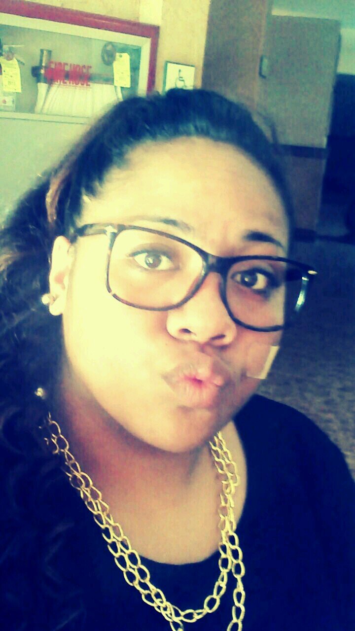 loopeezyy's profile picture. 8TEEN && LIVING LIFE;)