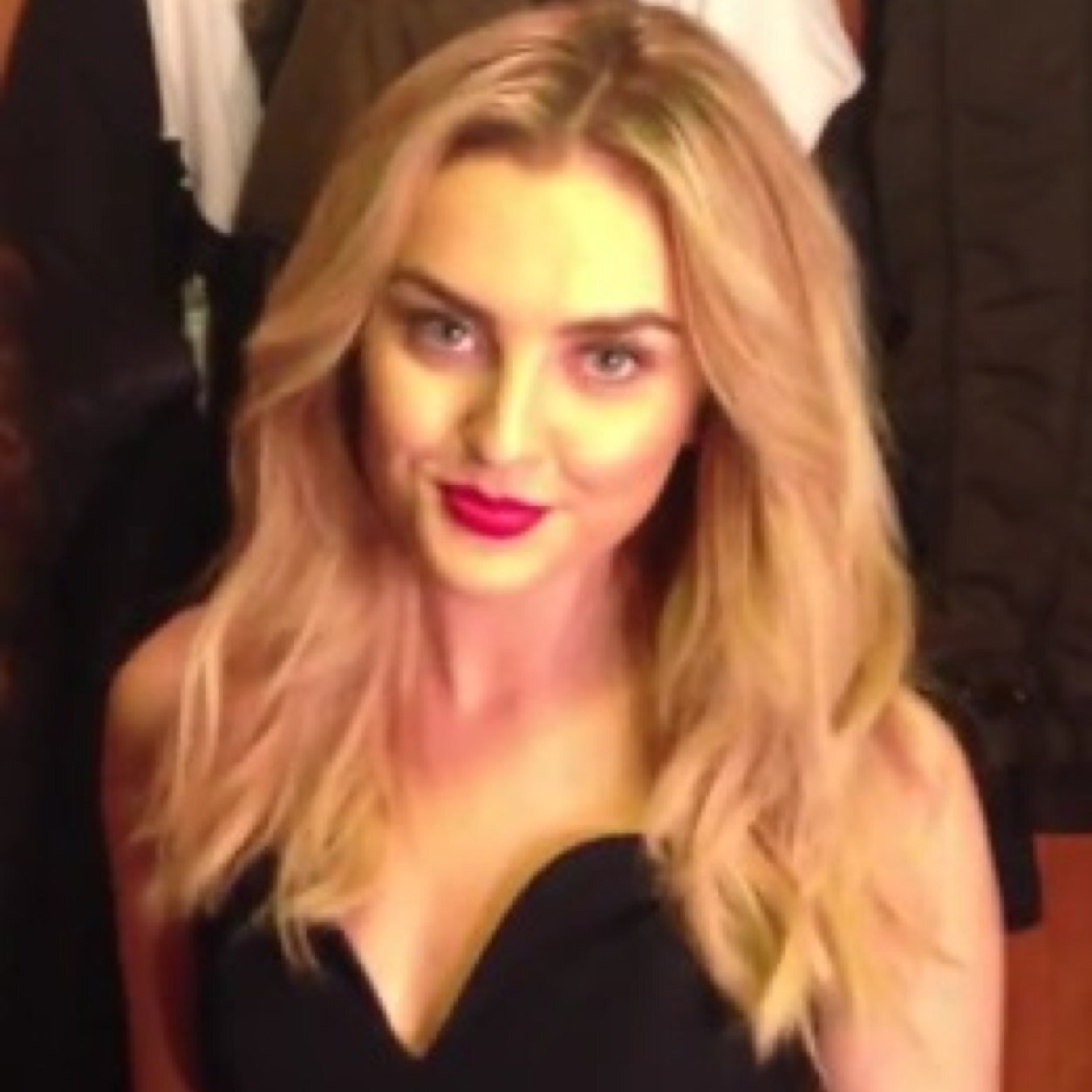 Account limit di @PerrieEdwards_f