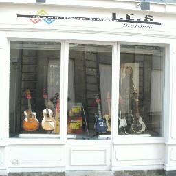Magasin de musique
Instruments - Eclairage - Sonorisation