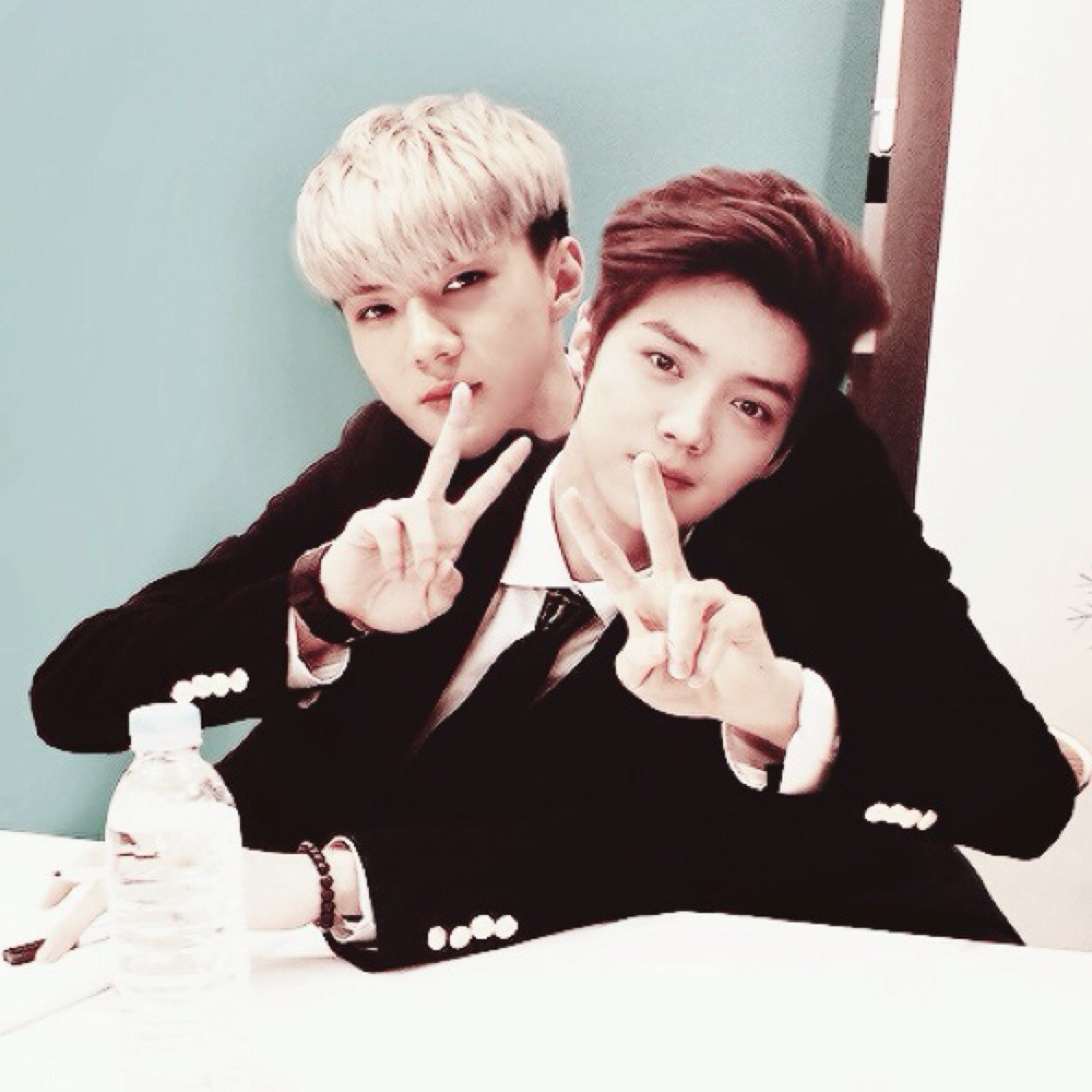 ฟอลมาฟอลกลับ เมนเซฮุนฮับ :-) รักจงอิน กรี๊ดพี่ลู่ ซารังพี่คริส คยองมายบอย แบคมายดาร์ลิ๊ง ... ติ่งทุกคน ติ่งหลายวง