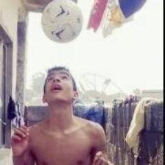 Bola na rede pra fazer o gol
Quem não sonhou em ser um jogador de futebol  ♪ ♫ '