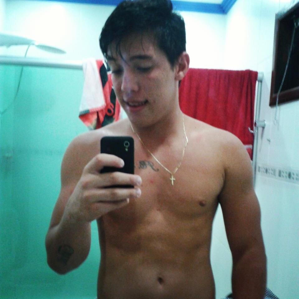 Amo jogar bola.