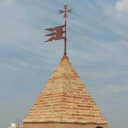 La torre (y el foso) forman parte del desaparecido Castillo de Torrent...  http://t.co/vzUJPBiwBC