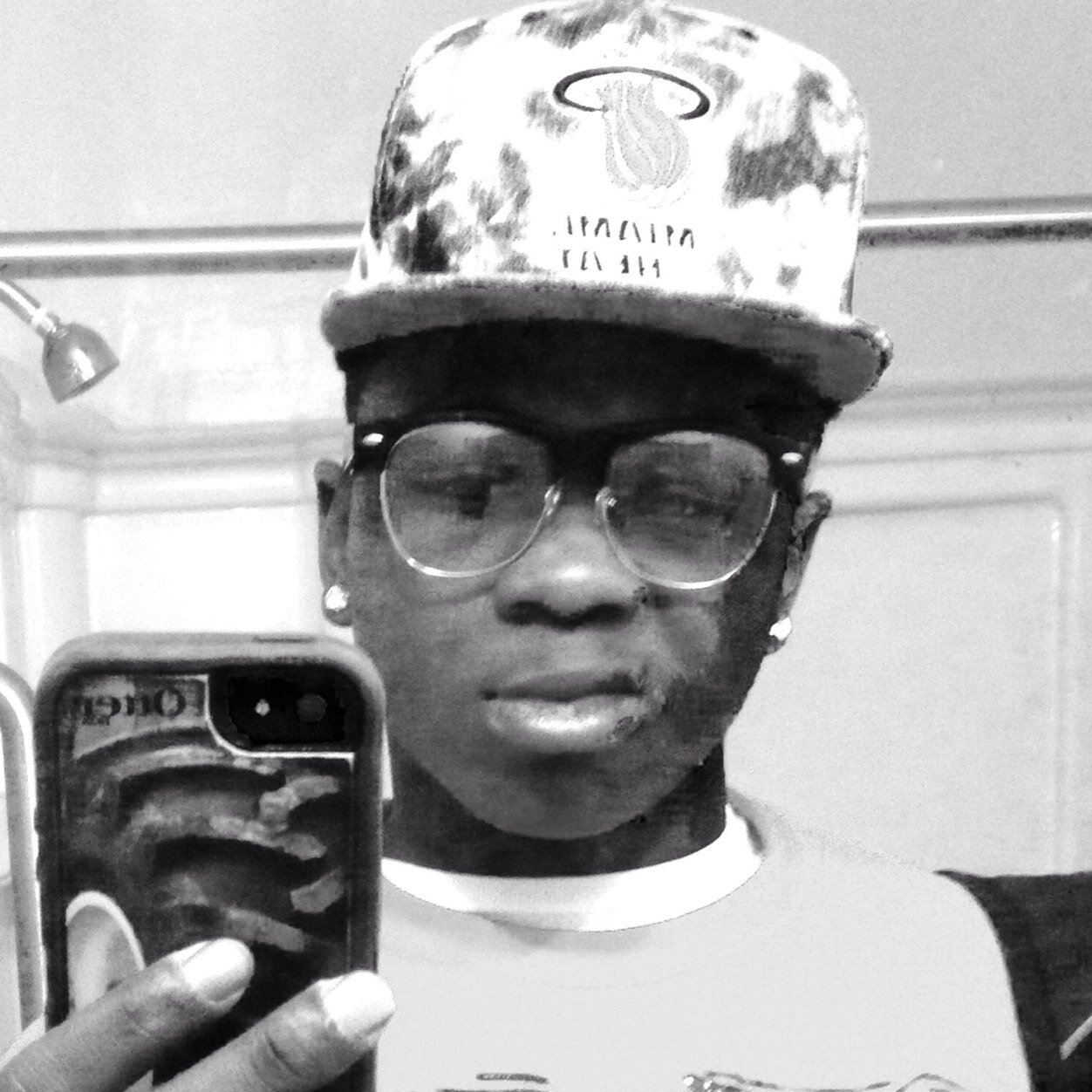 Bitches do shit to try an fuck with mebut the only way you can really fuck with me is to fuck with meand we both no you aint fuckn with mefake attention seekinn
