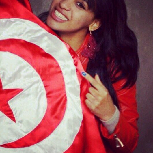 ‏‏‏‏فلا عاش في تونس من خانها, ولا عاش من ليس من جندها. نموت ونحيا على عهدها, حياة الكرام وموت العظام