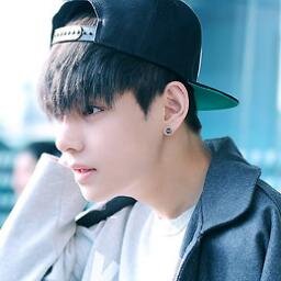 -♛ ผม 'วี' เมนโวคอลผู้สดใสแห่งวงบังทันคับ -I★I- เรามารู้จักกันน้าาา 'w'~~ 'ʚ เป็ดน้อยของหมึกฮยอง @_PSCZelo ɞ'