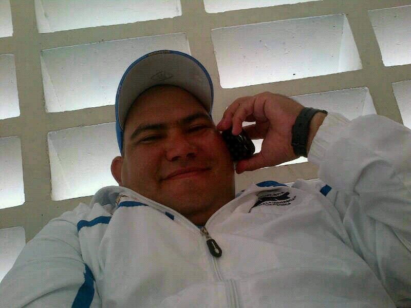 Orgulloso de ser Cumanes Con pensamientos e ideales propios, creo en mi pais y sobre todas las cosas en su gente. Ademas soy Magallanero, Vinotinto y Chavista.
