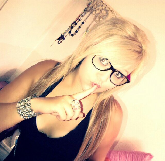 Veruschka_Vee's profile picture. LOVE ME OR HATE ME??!! BOTH ARE IN MY FAVOUR

IT YOU LOVE ME! ILL STAY IN YOUR HEART , IF YOU HATE ME, DONT WORRY ILL STAY IN YOUR MIND !!! #VieVie!♡Reddio