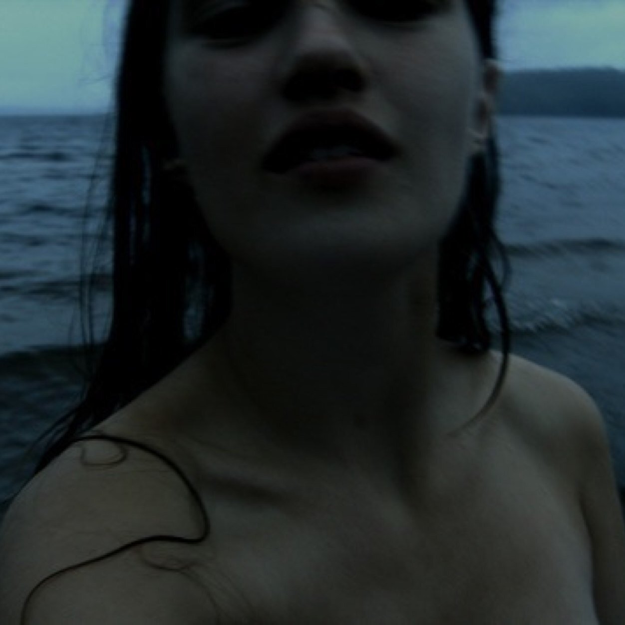 I'm scared to get close and i hate being alone.