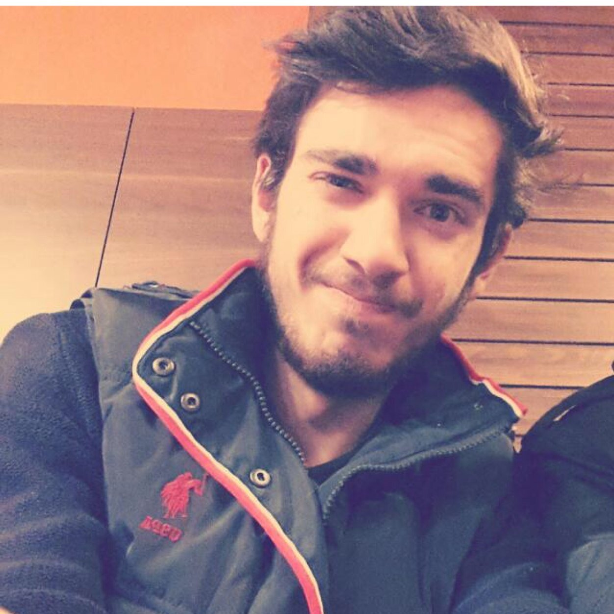 1,80 yeşil göz/kumral/Ögrenci.Ne yaptığım hakkında hiç bir fikrim yok ? Senin fikrin var mı? Takip etmezsen unfollow yersin :)