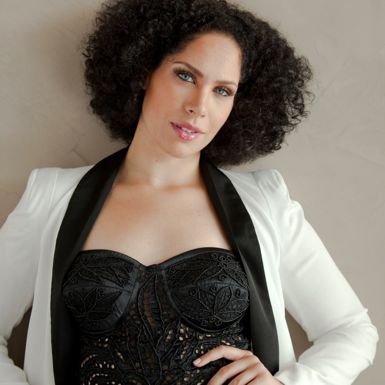 AlexandraJmusic's profile picture. Musician. Sound Creator. Coffee. FB/IG: alexandrajmusic
alexandra@alexandrajmusic.com