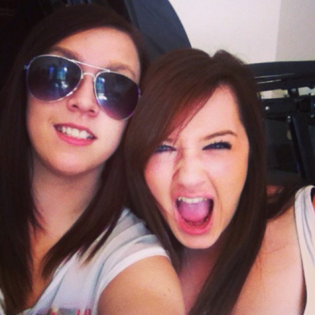 lozzakenton's profile picture. 