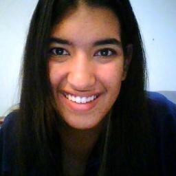 minha diva tem 17 anos, mora em Brasilia, no Guara 1. Tem face, twitter, tumblr e ate orkut. tem 1,60 de altura, cabelo castanho escuro, mais o natural é preto.