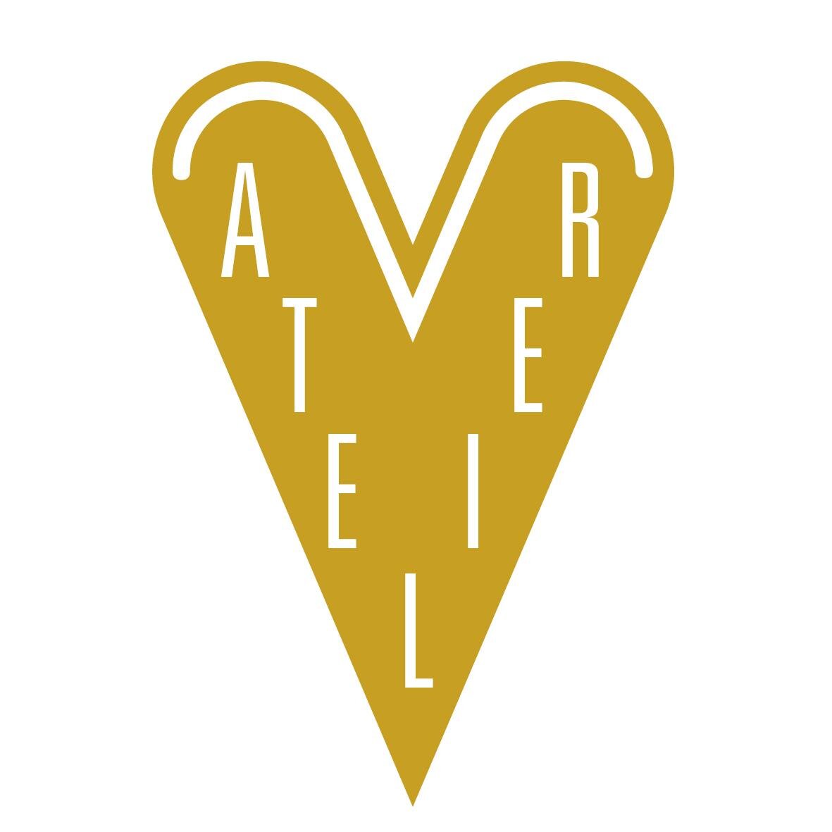 Atelier V biedt vintage kleding en accessoires aan. Deze unieke stukken geven je outfit een retro touch en personaliseren je stijl. Check onze Facebook-webshop!